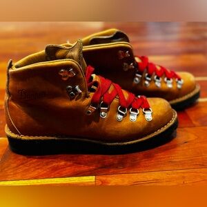 Danner Mountain Light Leather Boots fits like an 8.5